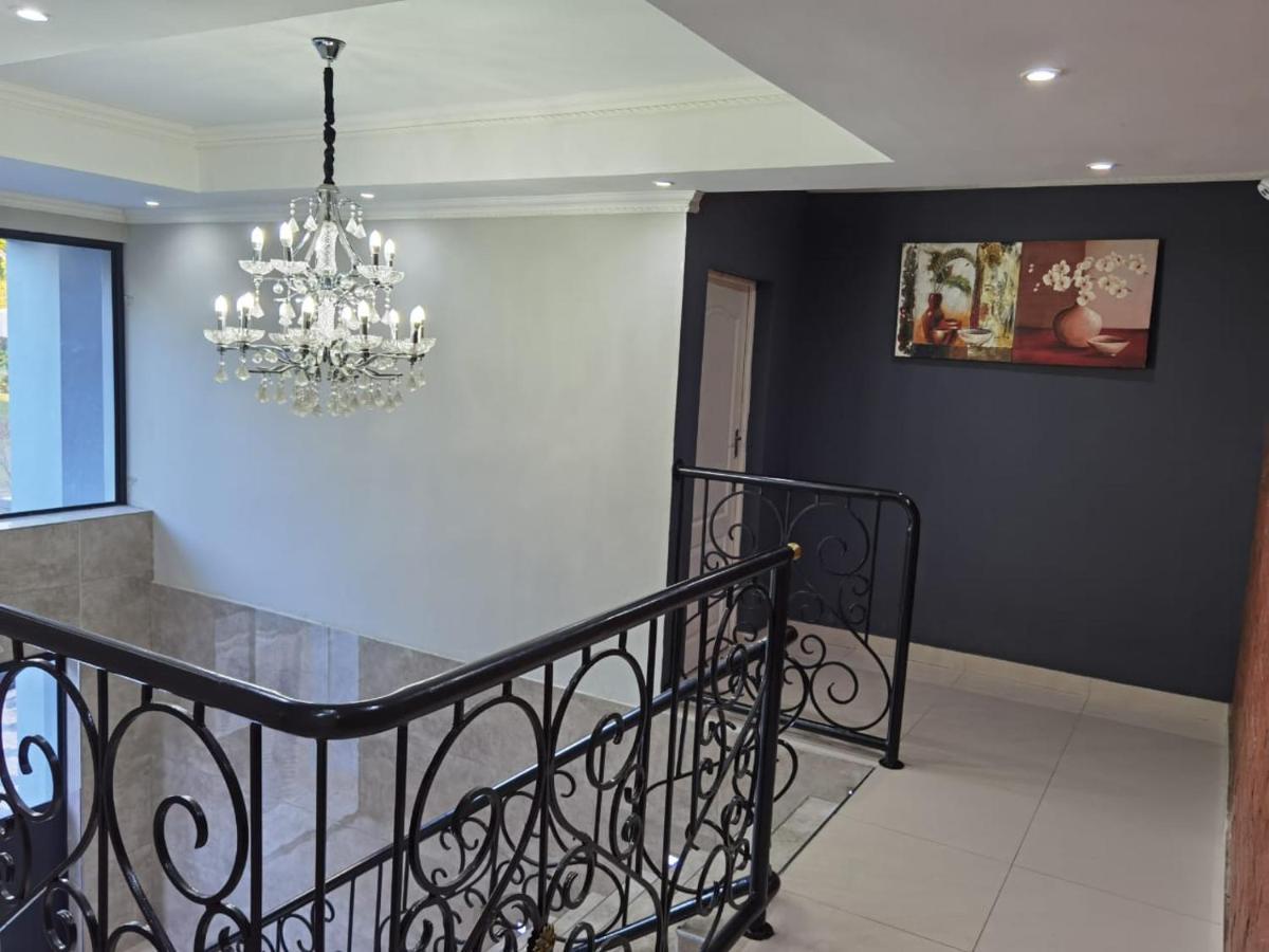Victoria Guest Lodge Bellville Bagian luar foto