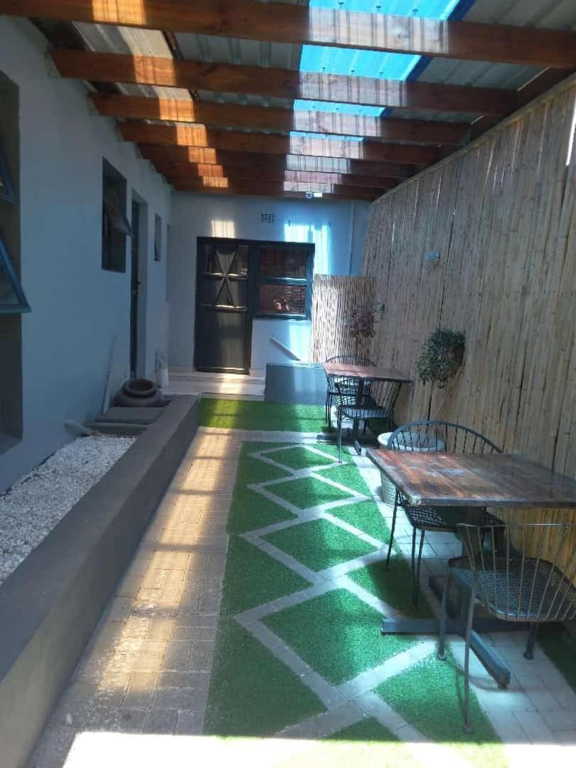 Victoria Guest Lodge Bellville Bagian luar foto