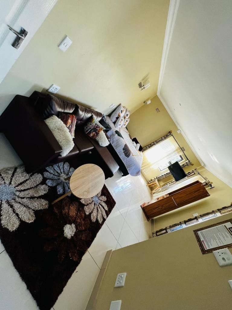 Victoria Guest Lodge Bellville Bagian luar foto